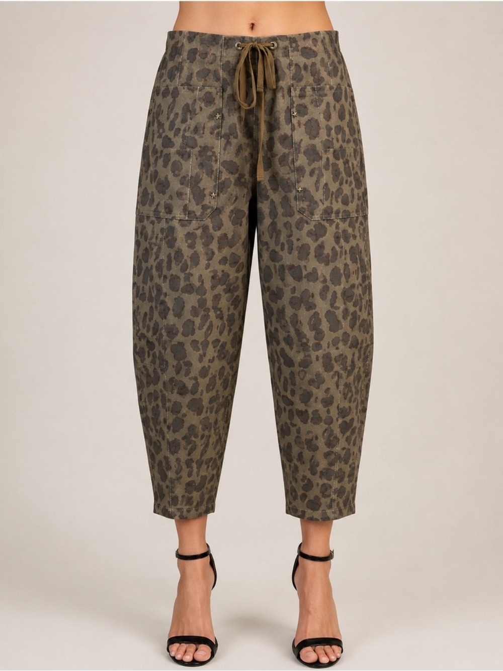 NWT Camo Animal Print Drawstring Cotton Pants
Size Large